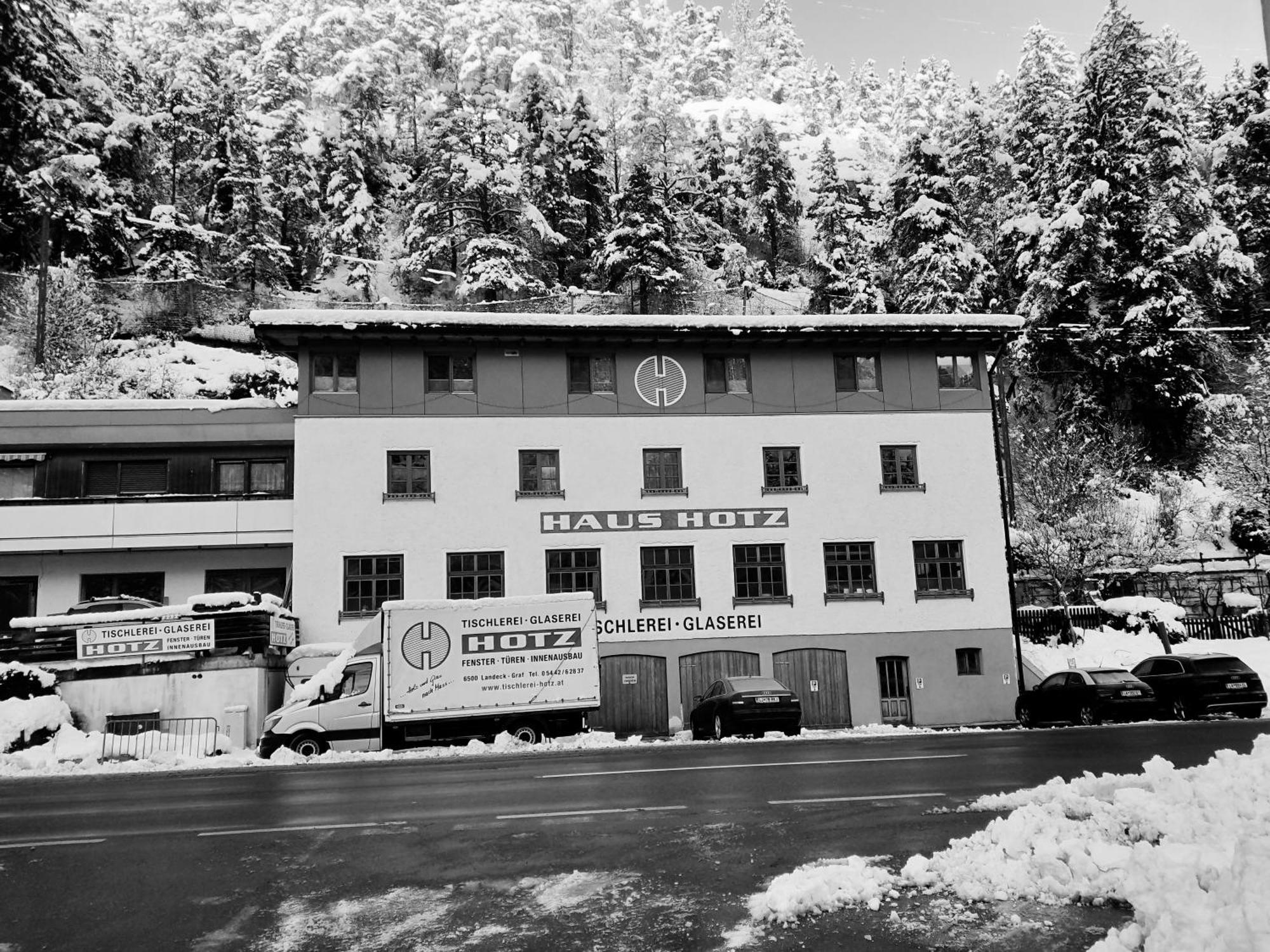 Haus Hotz Apart Talblick Grins Esterno foto